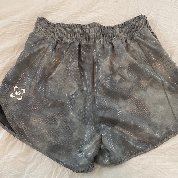 Lululemon Seawheeze Hotty Hot HR Short - Picture 2 of 3